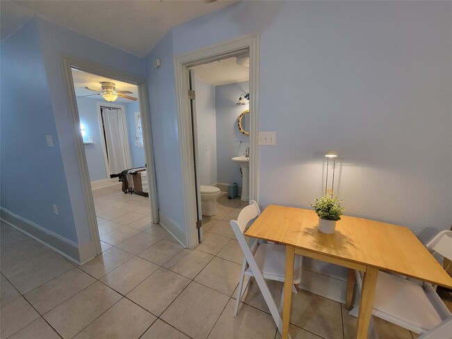 Building Photo - 717 Church St