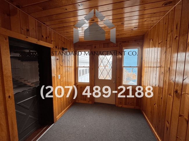 Building Photo - Well Maintained 4 Bedroom Single Family Ho...