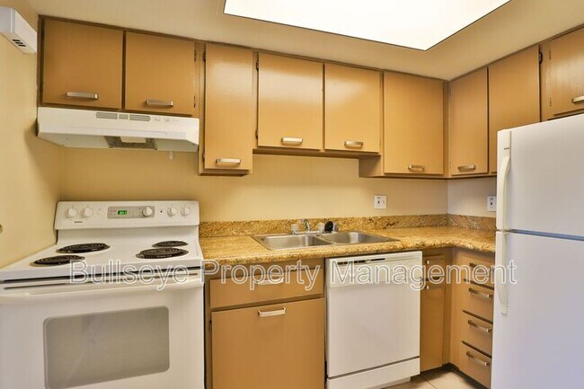 Building Photo - 700 W University Dr