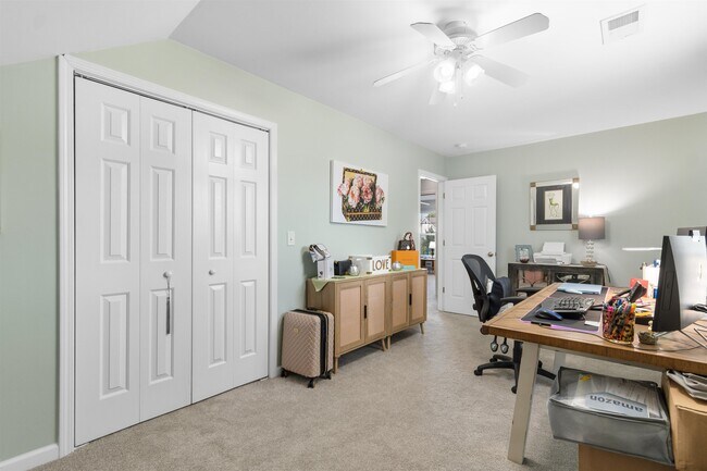 Building Photo - 161 Barclay Dr