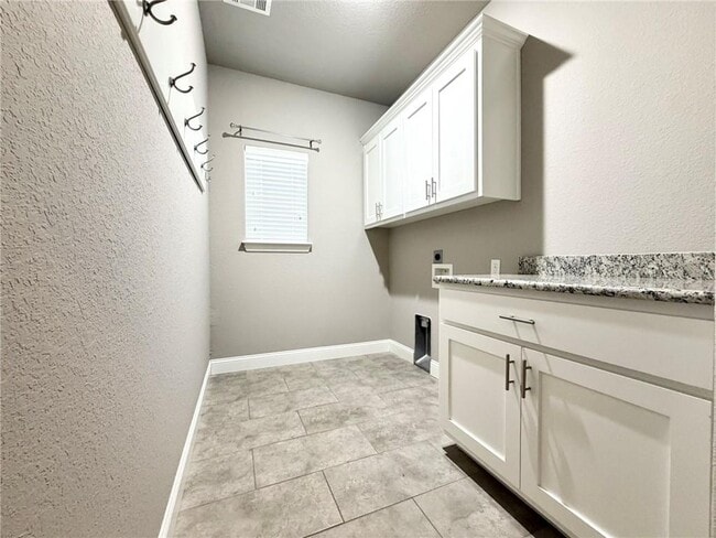 Building Photo - 1309 W Gum St