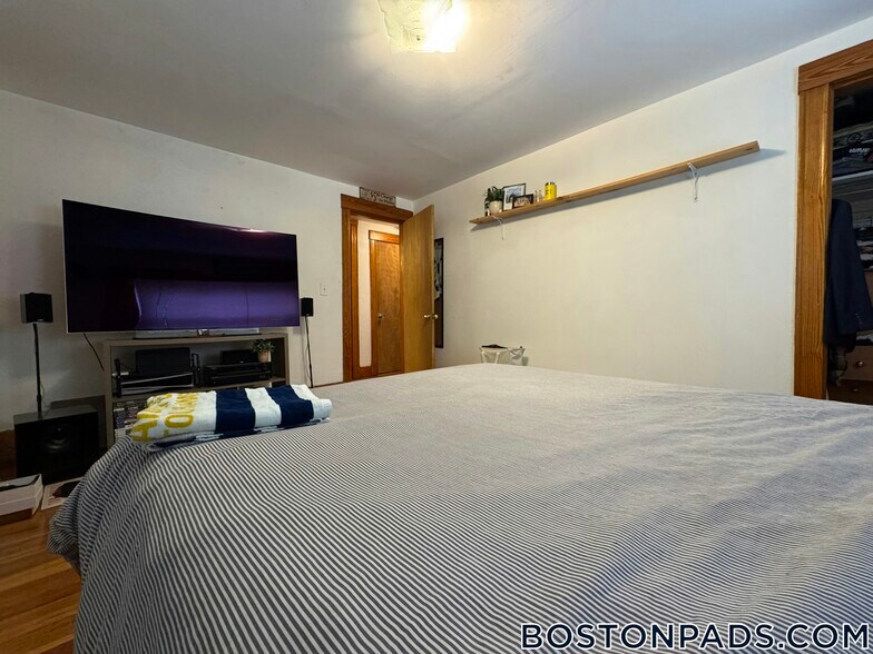 Building Photo - 27 S Crescent Circuit