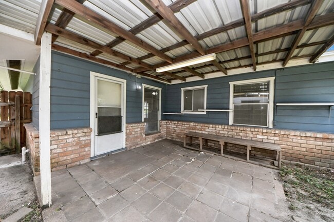 Building Photo - 1324 Bennett Dr