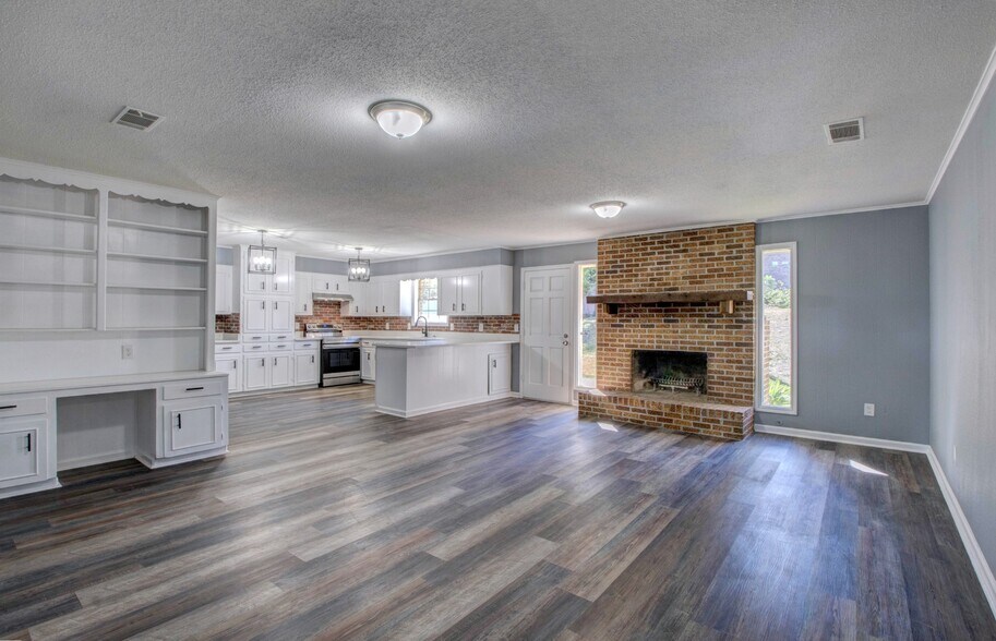 Open Concept Kitchen Dining Family Area - 11315 Ethan Allen Dr