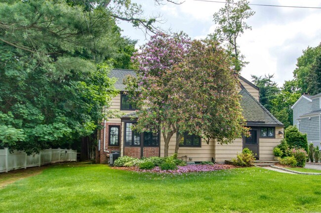 Primary Photo - 28 Terrace Ave