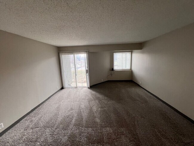 Building Photo - 2557 Nicholas Ct