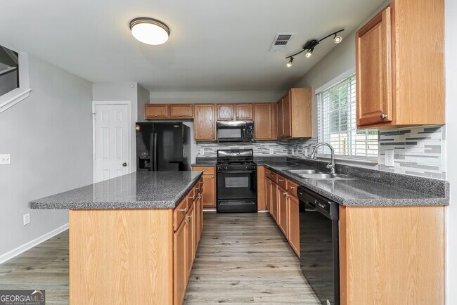 Building Photo - 305 Silver Spring St