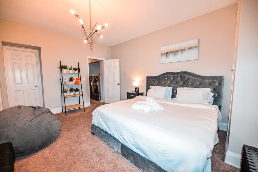 Master bedroom - 2106 Pogue Ave