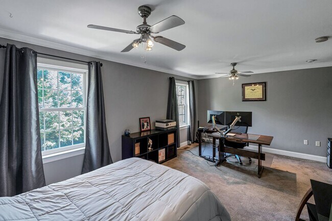 Building Photo - Beautiful 3 Bedroom Bridgeport Townhome!