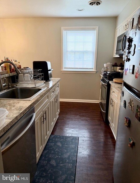 Building Photo - 6526 Beechwood Dr