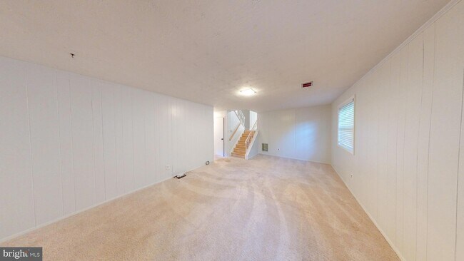 Building Photo - 1216 Downs Dr
