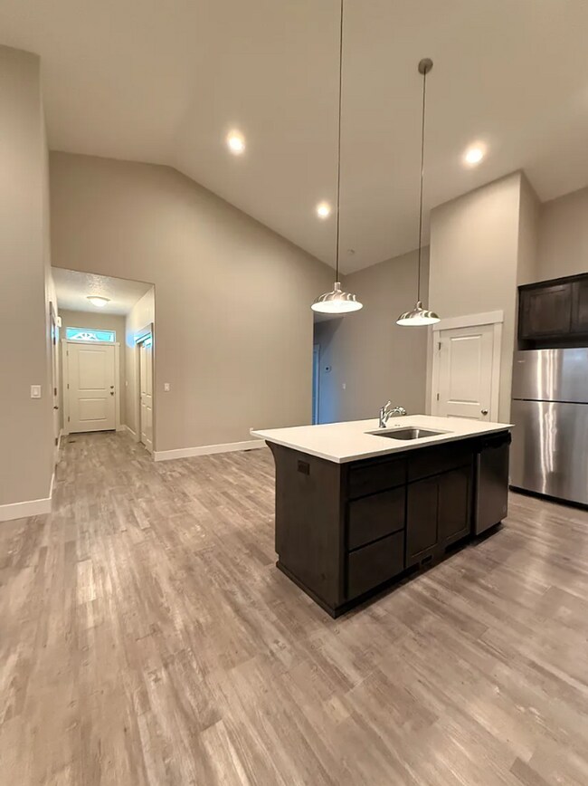 Building Photo - Modern Design Duplex