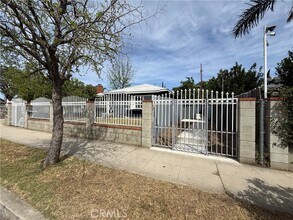 Building Photo - 20953 Saticoy St
