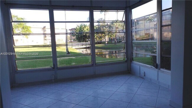 Building Photo - 5031 W Oakland Park Blvd