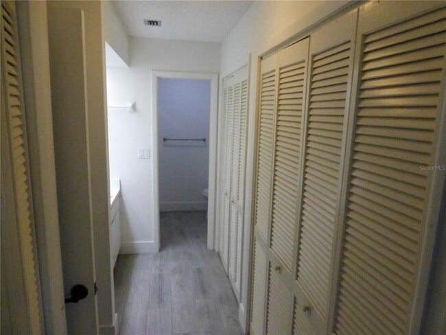 Building Photo - 60 Iris Pl