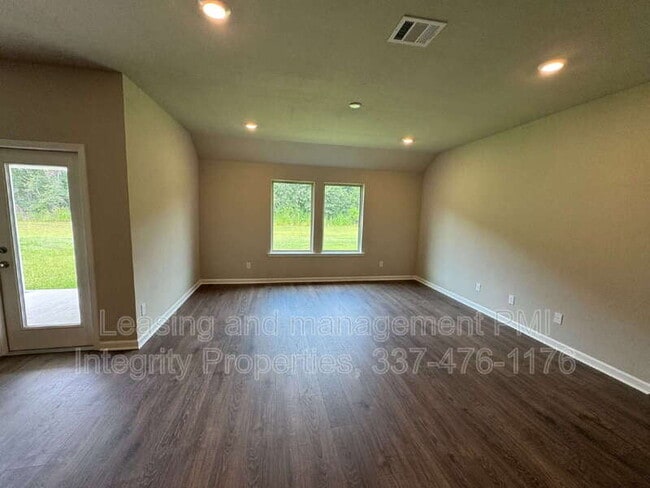Building Photo - 229 Sidney Oaks Dr