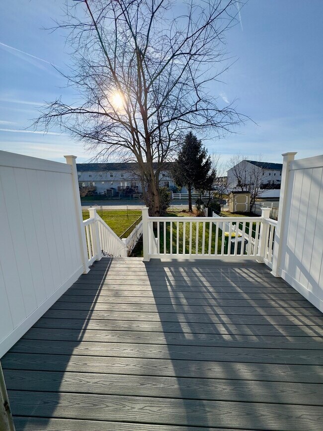 Building Photo - 131 Rosie Dr