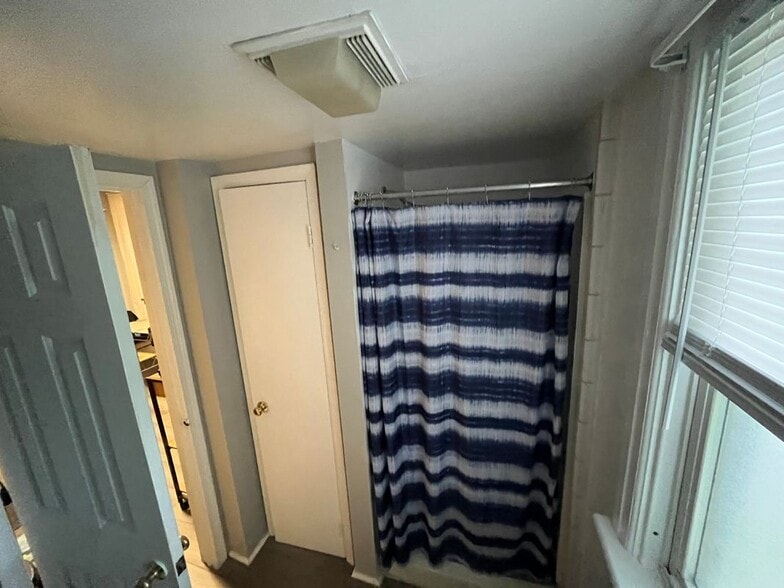 Building Photo - 1807 Lincoln Ave