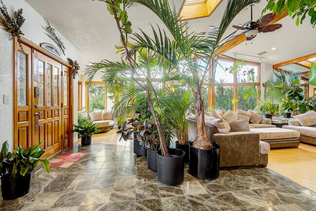 Building Photo - 8280 Queen St