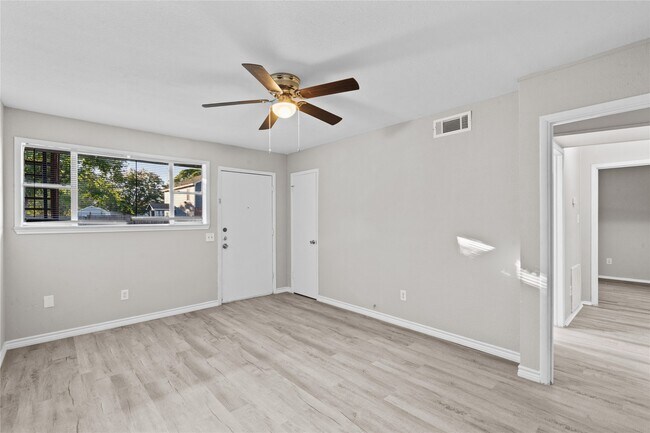 Building Photo - 2729 Main St