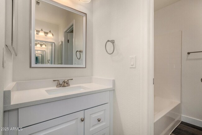 Building Photo - 2838 E Tracy Ln