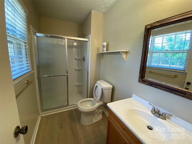 Building Photo - 1025 Thornsby Ln