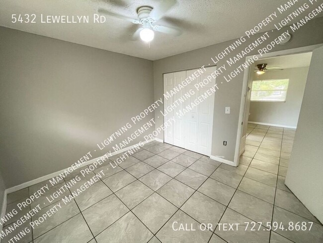 Building Photo - 5432 Lewellyn Rd