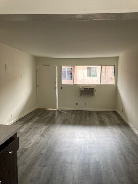 Building Photo - 5736 Lexington Ave