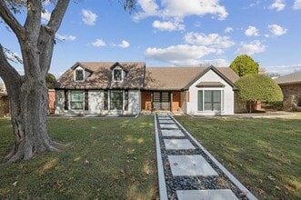 Building Photo - 2833 Meadowbrook Dr