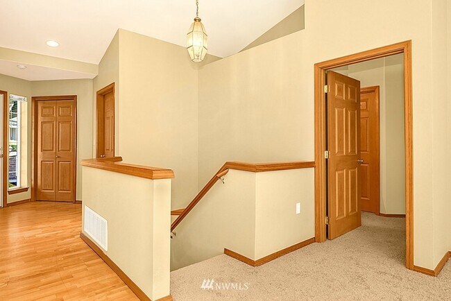 Building Photo - 18641 NE 55th Way