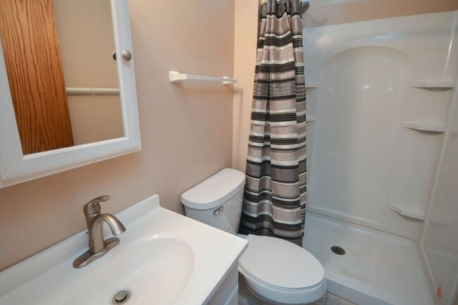 Building Photo - Unique multilevel floorplan with TONS of storage