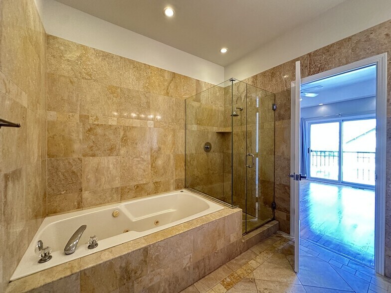 Building Photo - 724 N Willard Ct