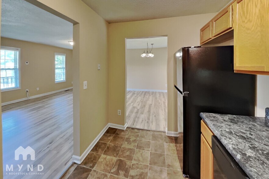 Building Photo - 413 River Trace Dr