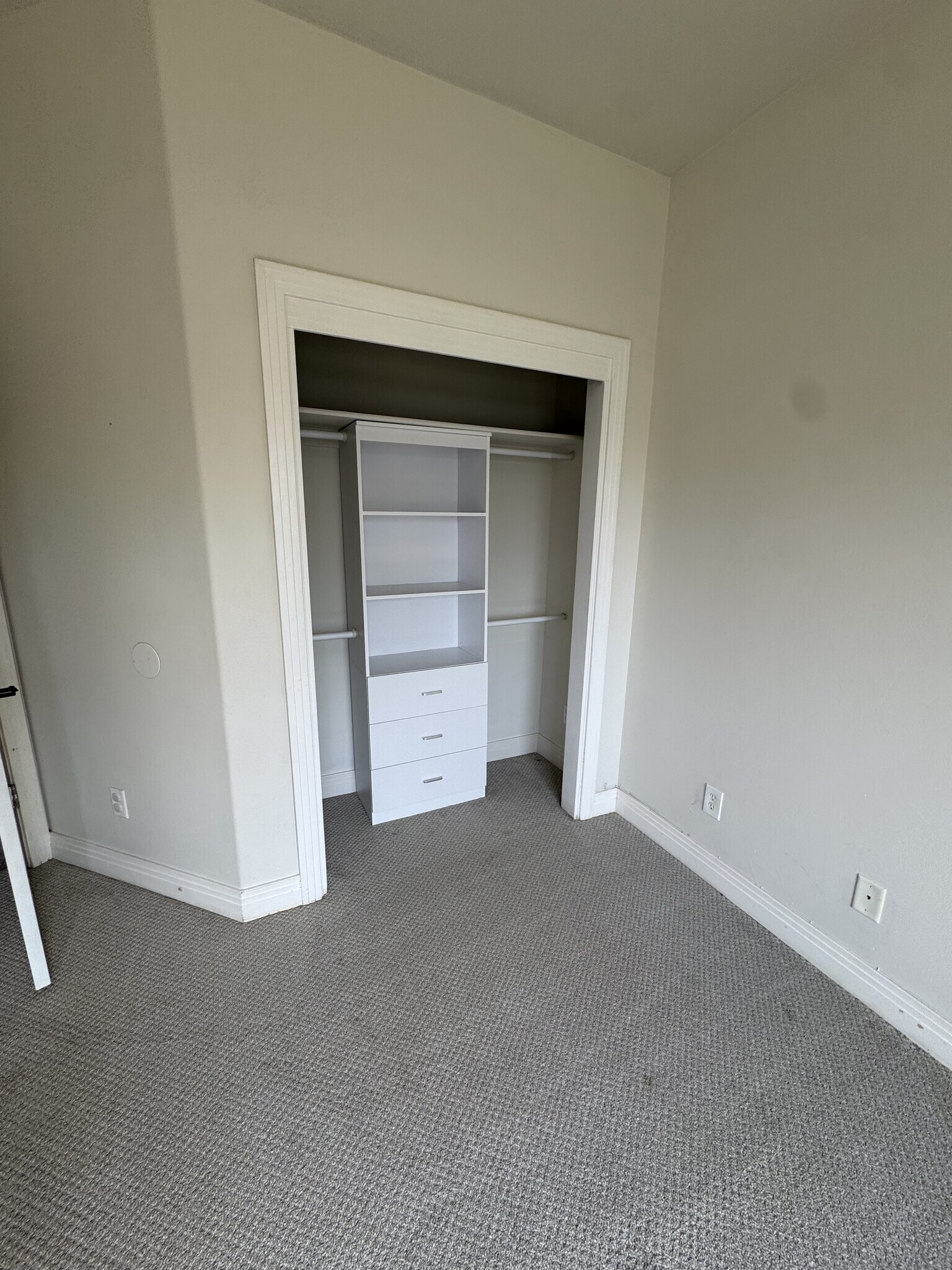 Building Photo - 86 W 1965 S