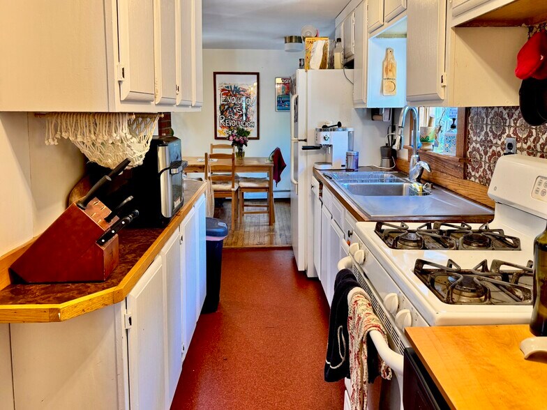 Building Photo - 2 Inman Pl