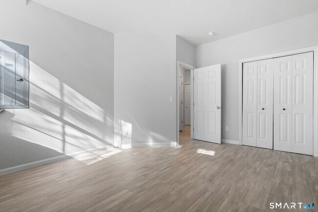 Building Photo - 19 Candlewood Springs Road