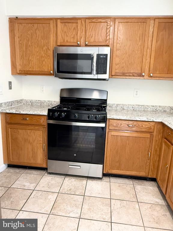 Building Photo - 8809 Francisco Ct