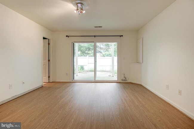 Building Photo - 12050 Edgemere Cir