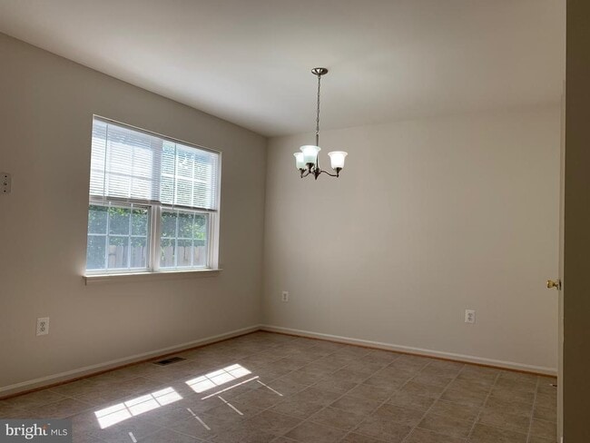 Building Photo - 105 Merrill Ct