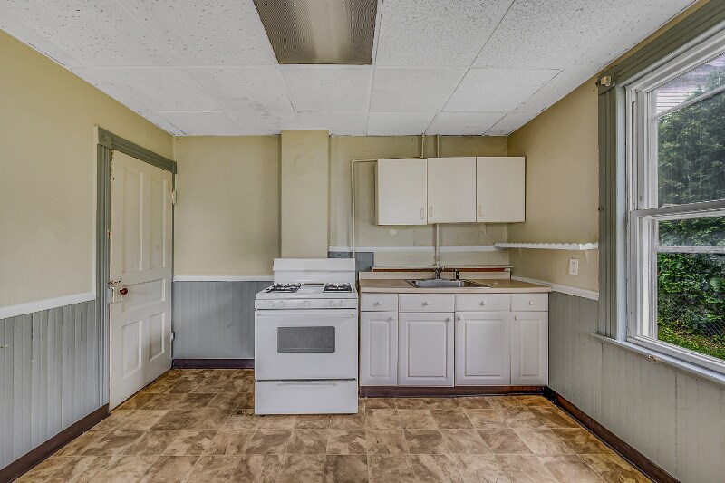 Building Photo - 608 S Webster Ave