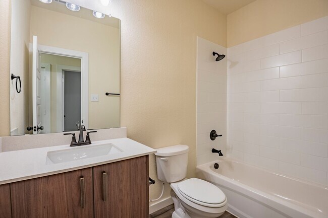 Building Photo - 709 Blackland dr