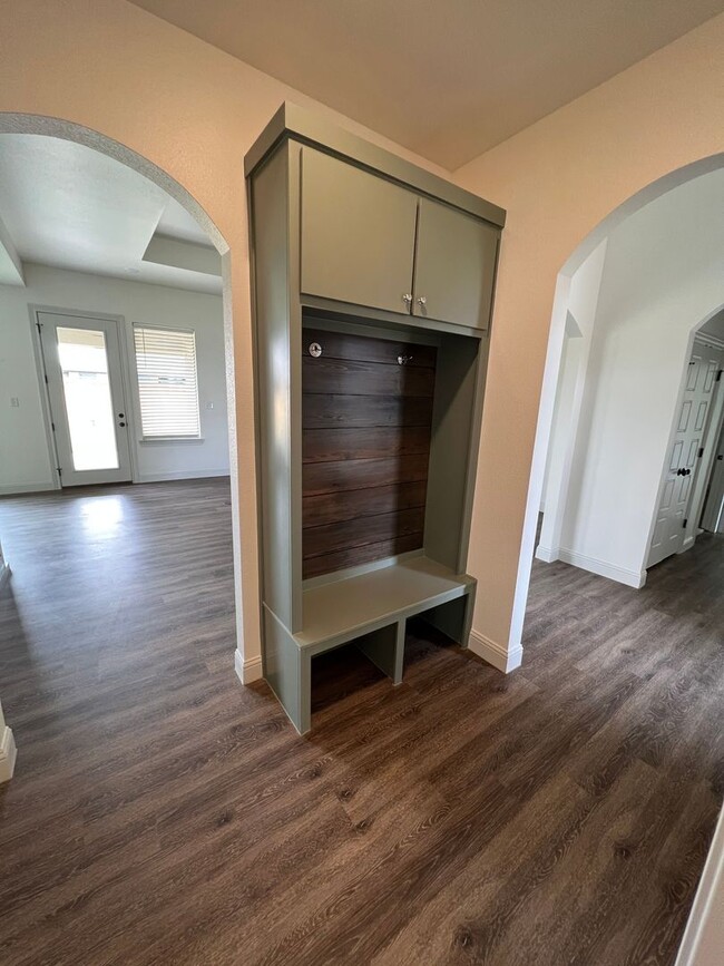 Building Photo - Beautiful 4 bed 2 bath home in Frenship!