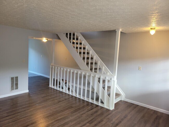 Building Photo - 872 Upholland Ln