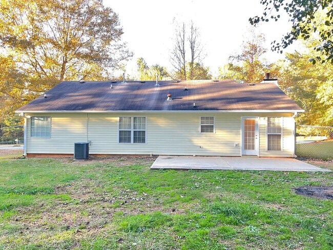 Building Photo - Wonderful 3 Bed 2 Bath Home in Covington w...