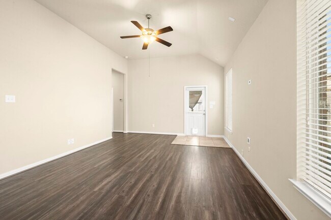 Building Photo - 3835 Raintree Village Dr