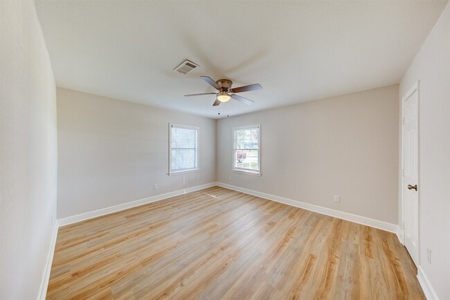 Building Photo - 1418 13th Ave N