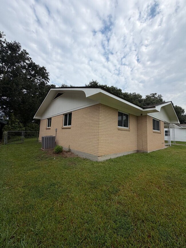 Building Photo - 115 Choctaw Rd
