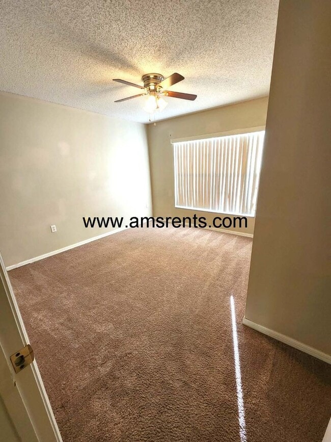 Building Photo - Large 4/2 Home With 2 Car Garage In Poinciana