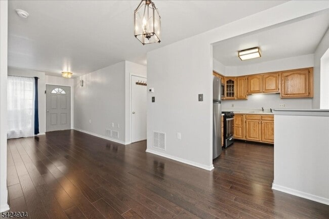 Building Photo - 5 Ajax Ct