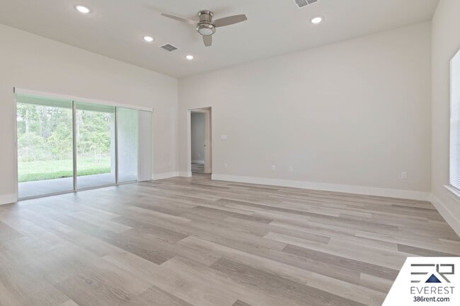 Building Photo - FULLY FENCED, LIKE NEW 3/2/2 IN PINE LAKES